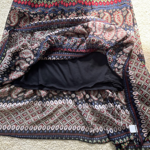 Large strapless Aztec print dress with lace up detail, feathers. Flattering EUC - Picture 7 of 10